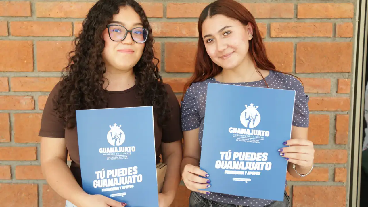 Entrega de apoyos a emprendedores en Cuerámaro