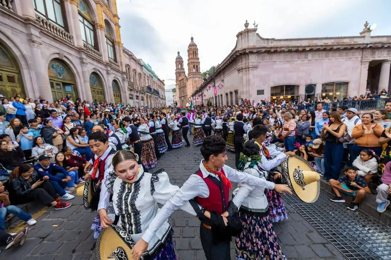 Desfile multicultural del Festival Zacatecas del Folclor 2026 por calles del Centro Histórico