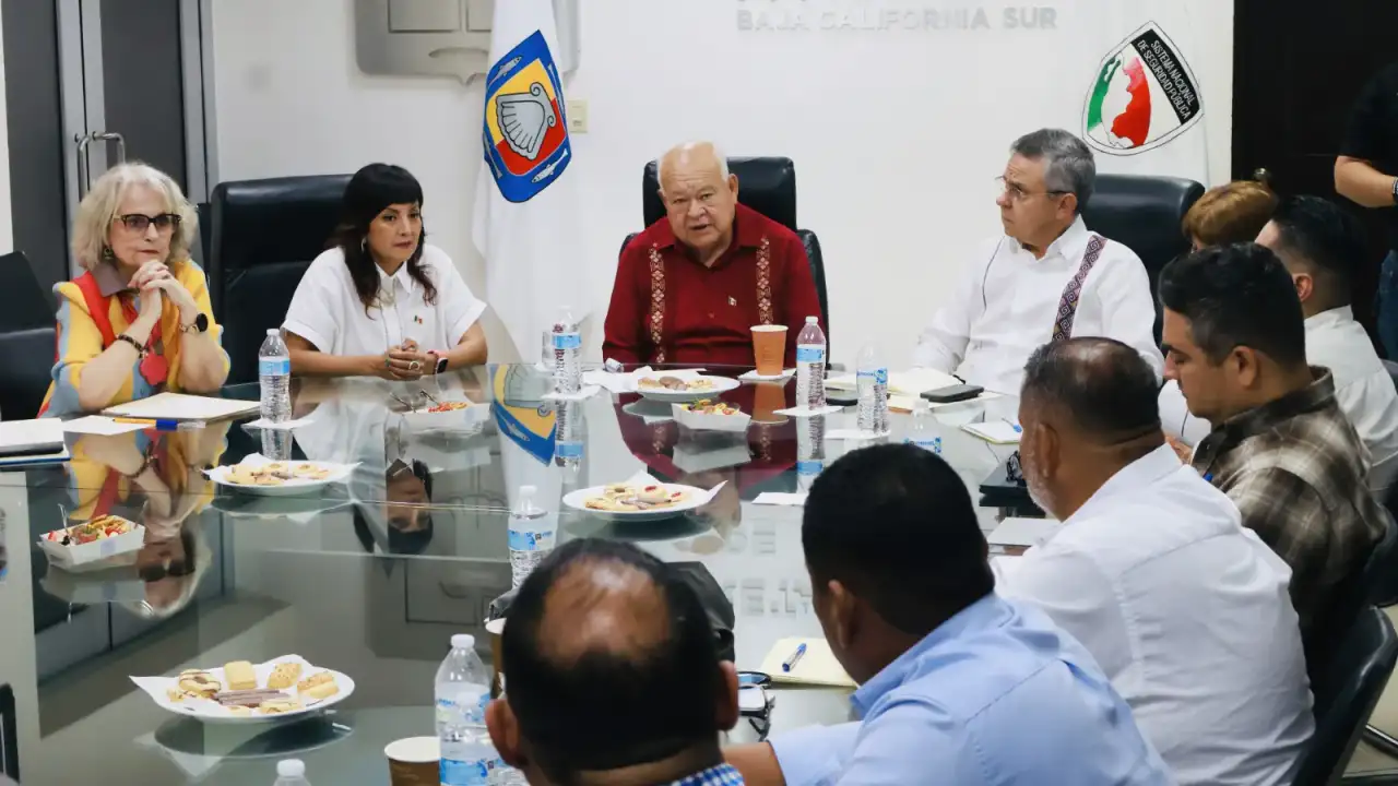 Reunión de autoridades y transportistas en Los Cabos para abordar la regulación del transporte público