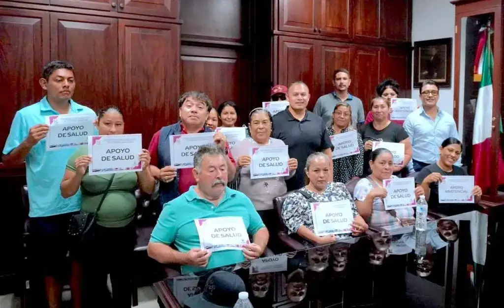 Entrega de apoyos a familias en el Palacio Municipal de Los Cabos