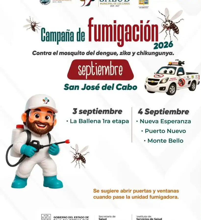 Unidad fumigadora recorriendo calles de una colonia en Los Cabos
