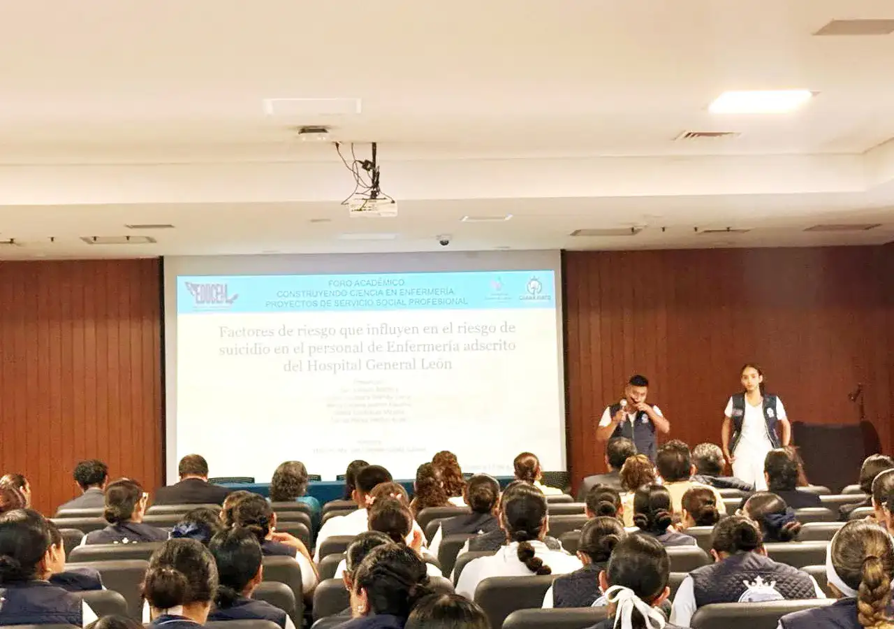 Asistentes al IV Foro Académico de Enfermería en el auditorio del Hospital General León
