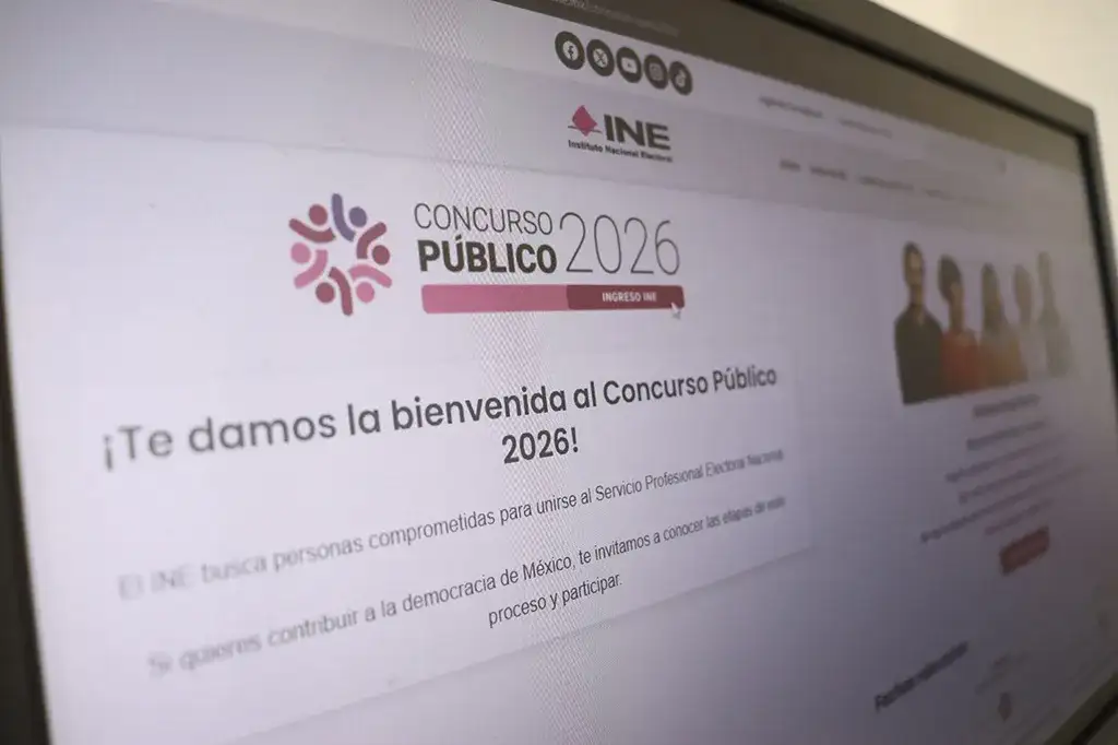 Sesión de la Junta General Ejecutiva del INE con documentos sobre el concurso público 2026