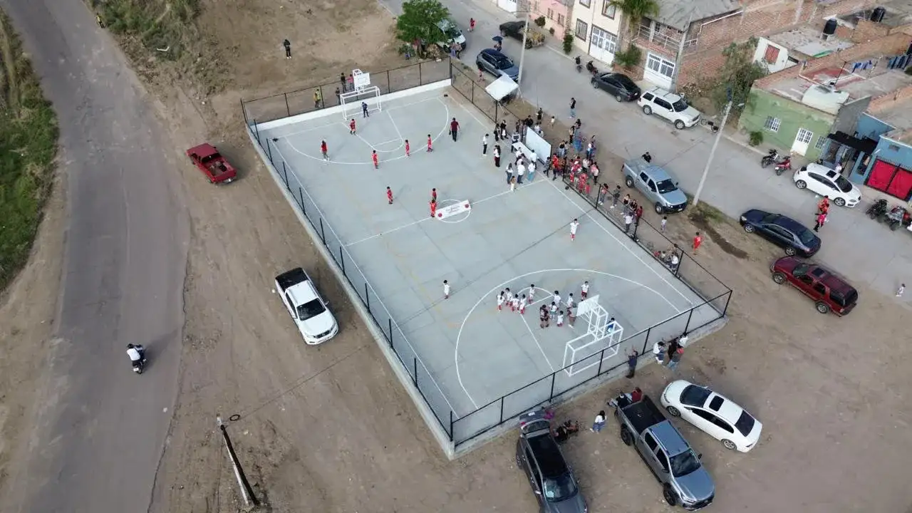 Jóvenes en un espacio rehabilitado en Zacatecas