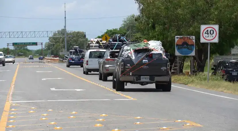 Carretera en Tamaulipas con patrulla de la Guardia Estatal