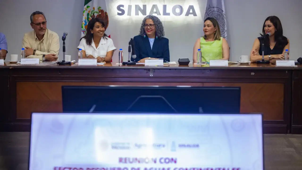 Reunión de autoridades y pescadores en Culiacán, Sinaloa