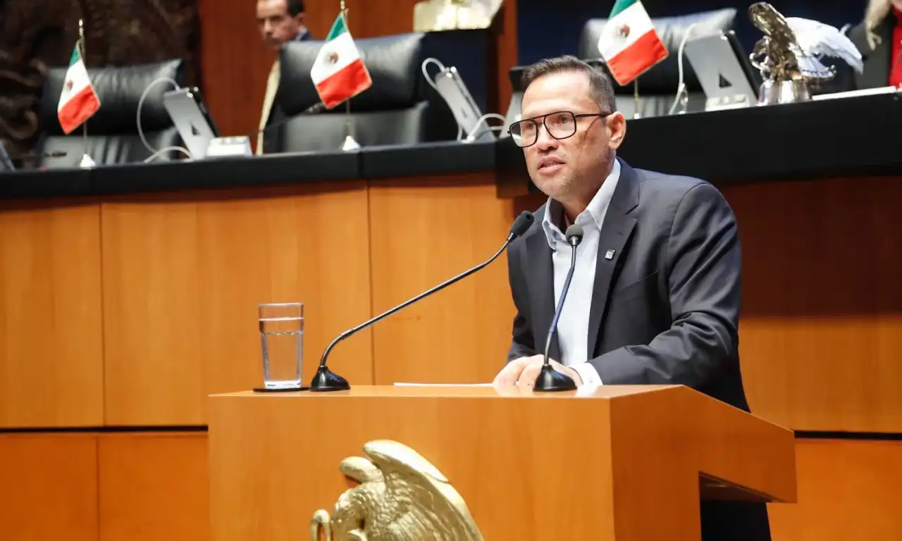 Sesión del Senado de la República con legisladores en el pleno