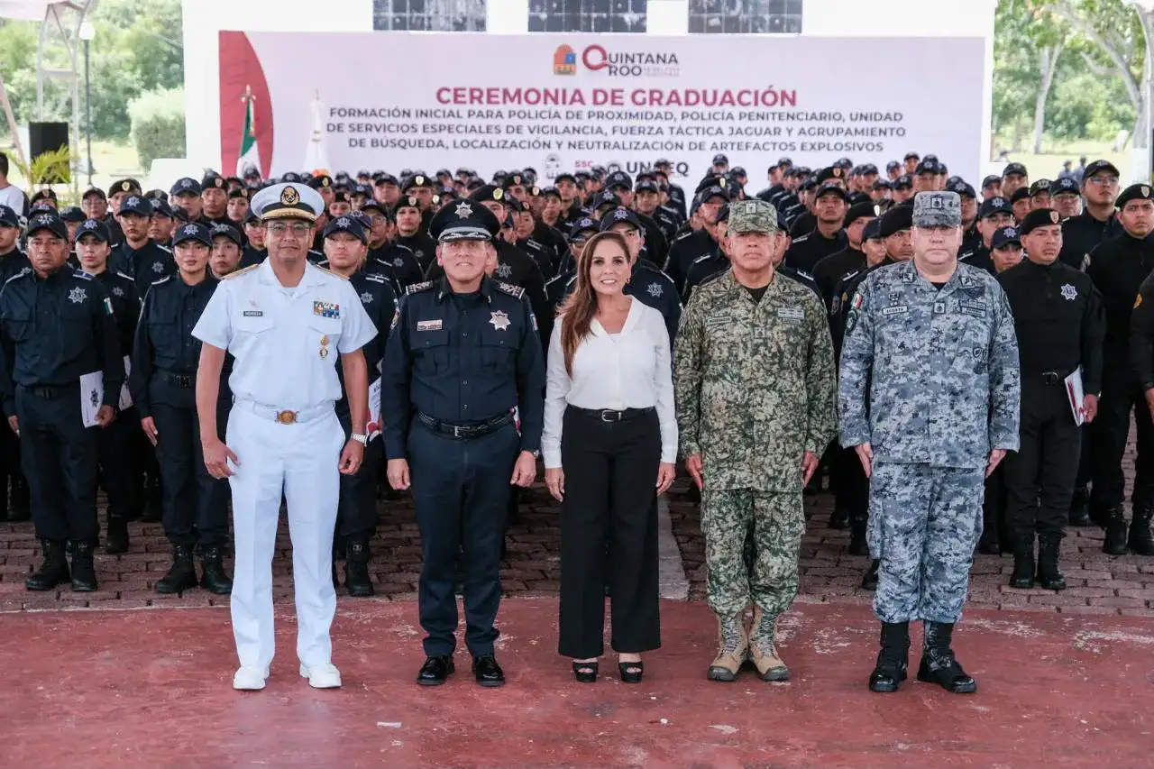 Ceremonia de graduación de nuevos policías en Quintana Roo