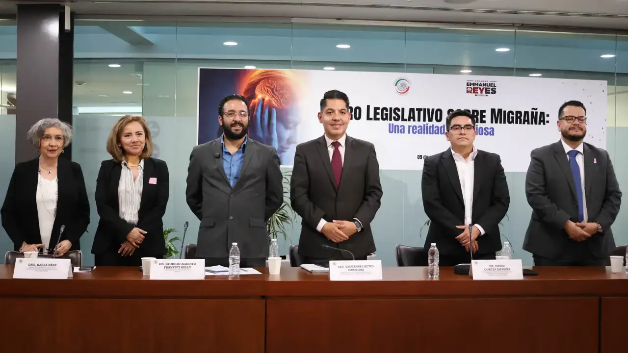 Sesión en el Senado de la República con legisladores en sus curules