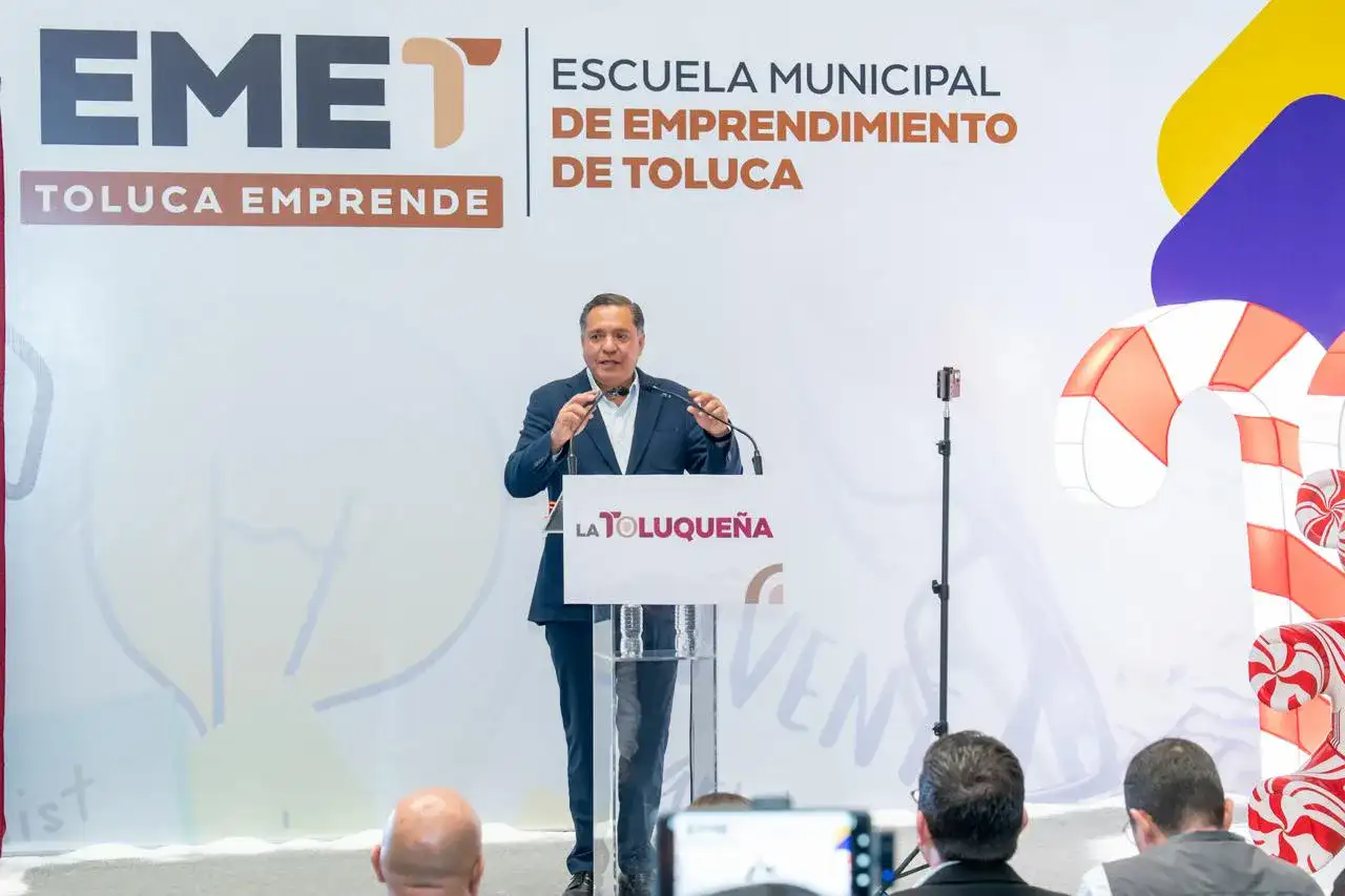 Personas participando en una actividad de capacitación para emprendedores en Toluca