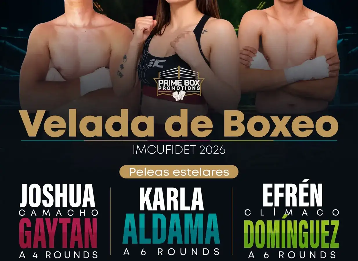 Personas reunidas en una velada de boxeo en un recinto deportivo de Toluca