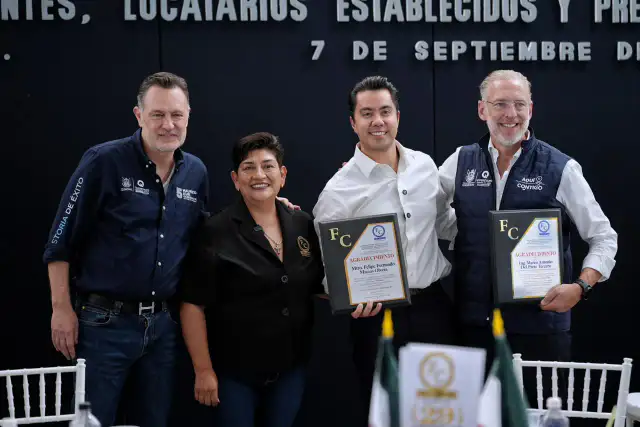 Autoridades y comerciantes durante el aniversario de la FECOPSE en Querétaro