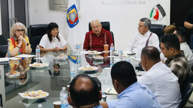 Reunión de autoridades y transportistas en Los Cabos para abordar la regulación del transporte público