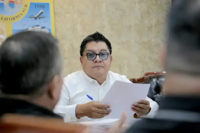 Reunión de funcionarios municipales con integrantes de Antorcha Campesina en Los Cabos