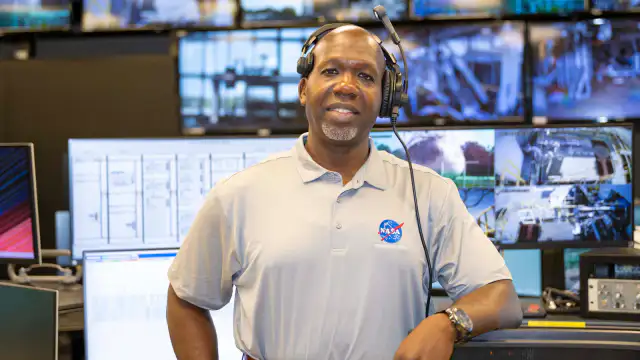 Ray Williams en el Complejo E del Centro Espacial Stennis de la NASA