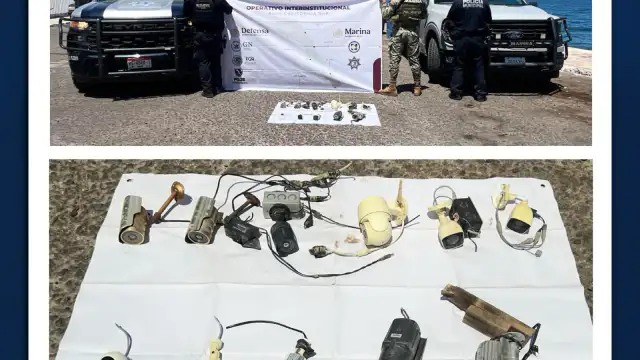 Vista de un operativo policial en Santa Rosalía, Baja California Sur, con revisión de cámaras de vigilancia.