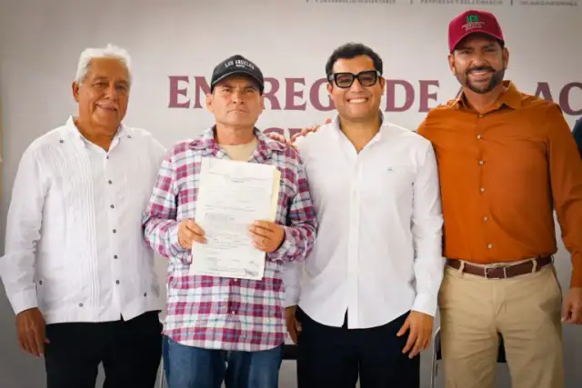 Entrega de títulos de propiedad en El Navito, Eldorado, Sinaloa