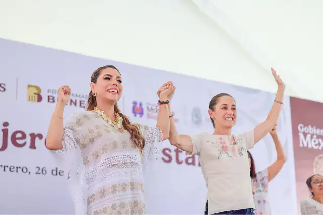 Entrega de tarjetas de la Pensión Mujeres Bienestar en Acapulco