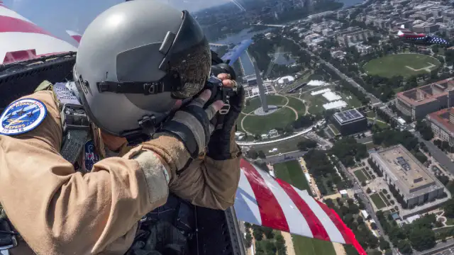 Fotógrafo de la NASA en un F-18 sobrevolando Washington durante el 4 de Julio