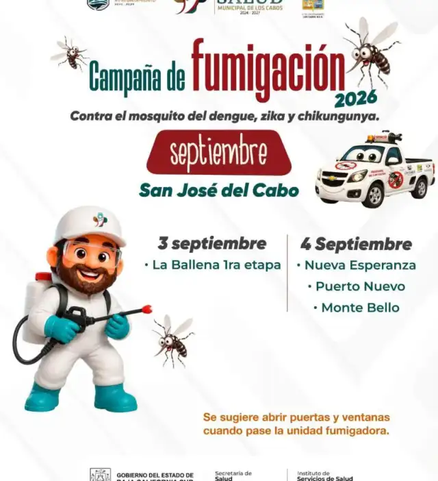 Unidad fumigadora recorriendo calles de una colonia en Los Cabos