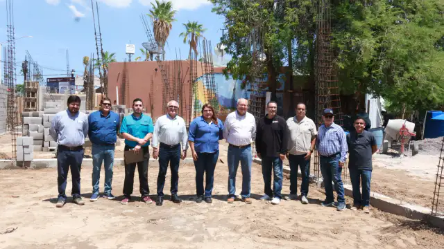 Gobernador de BCS durante supervisión de obras en el IERT