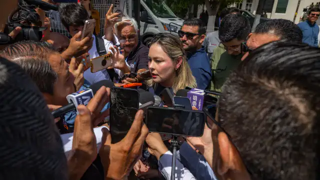 Elementos de seguridad patrullando las calles de Mazatlán