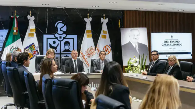 Sesión solemne del cabildo de Guadalupe en memoria de Erasmo Garza Elizondo