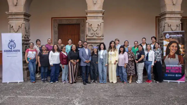 Mujeres artesanas durante una capacitación en el Centro de las Artes de Guanajuato