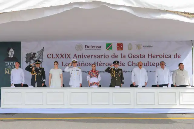 Ceremonia cívica con bandera a media asta en la 35 Zona Militar de Chilpancingo