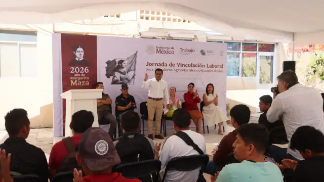 Trabajadores agrícolas en una jornada de vinculación laboral en Guerrero