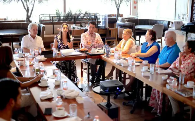 Reunión de la directora del IMPLAN con el Grupo Madrugadores de Los Cabos