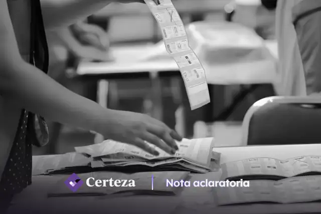 Autoridades electorales durante una jornada de conteo de votos en México
