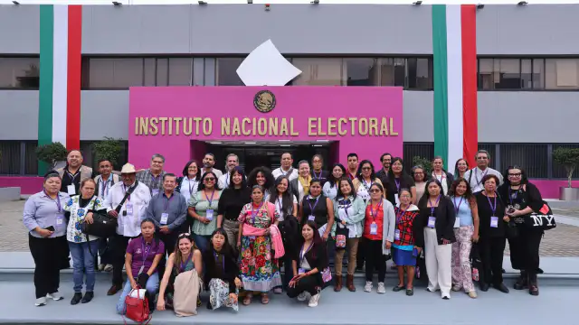 Auditorio del INE durante el encuentro nacional de radios comunitarias e indígenas