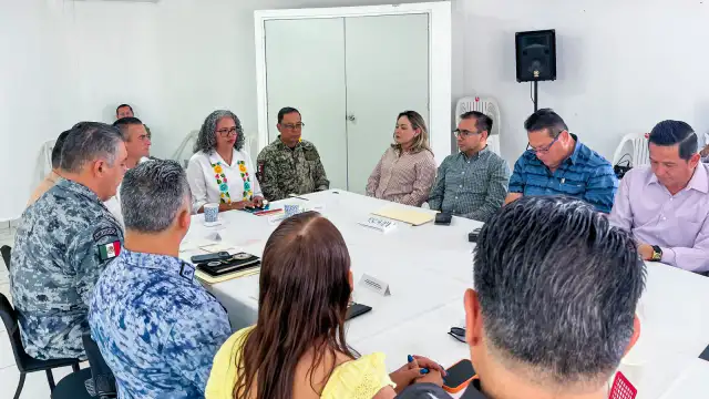 Reunión de autoridades de seguridad en el Centro de Desarrollo Comunitario de Navolato