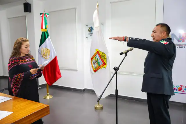 Sesión de cabildo en Nicolás Romero con funcionarios durante la toma de protesta