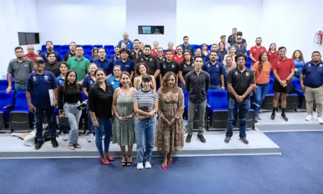 Personal del Instituto de la Cultura y las Artes de Los Cabos durante una capacitación sobre derechos humanos