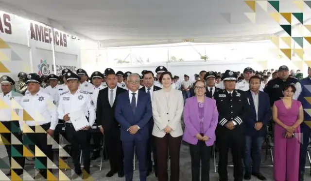 Mandos policiales durante ceremonia de clausura del curso de seguridad urbana