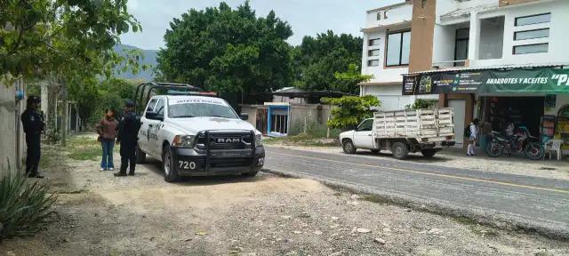 Patrulla de la Policía Estatal Rural en una carretera de Guerrero