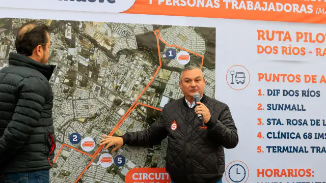 Camioneta del programa Guadalupe nos mueve en una colonia