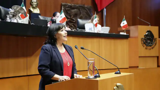 Sesión en el Senado de la República con legisladores en sus curules