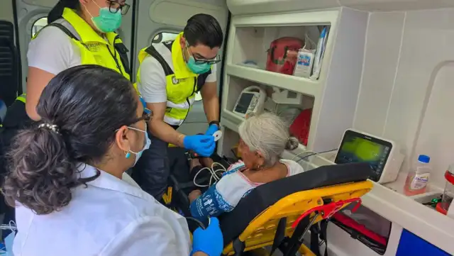 Unidad de emergencias del CRUM en carretera de Tamaulipas