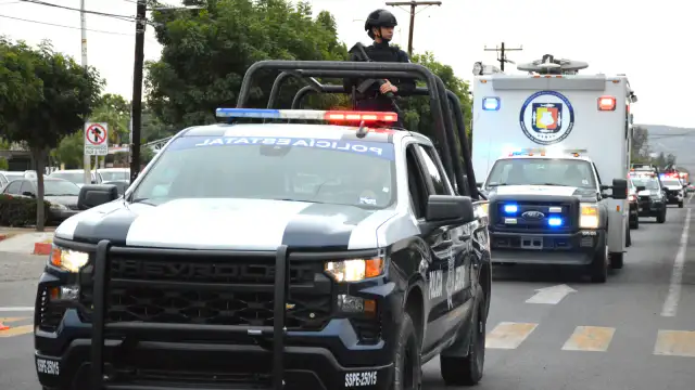 Elementos de seguridad resguardan las calles cercanas al Palacio de Gobierno en La Paz