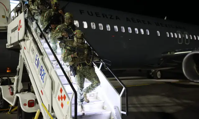 Elementos de Fuerzas Especiales del Ejército Mexicano arriban a Zacatecas en aeronave militar