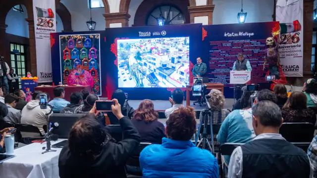 Avenida urbana en obras con banquetas y guarniciones en rehabilitación