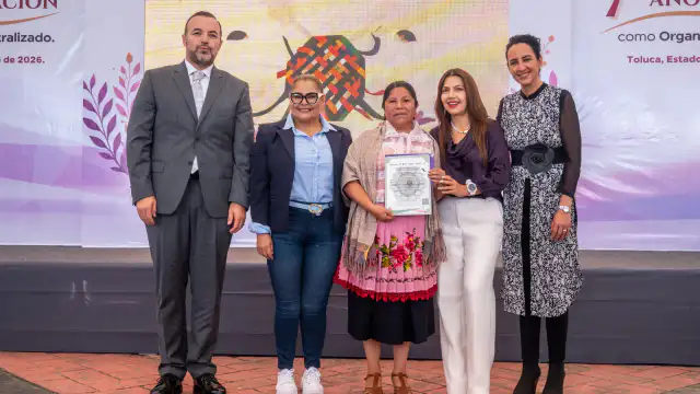 Develación de placa conmemorativa por el séptimo aniversario del Instituto Municipal de la Mujer en Toluca