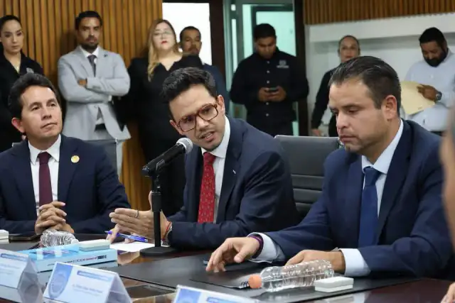 Sesión solemne del ayuntamiento de Zacatecas con autoridades estatales y municipales