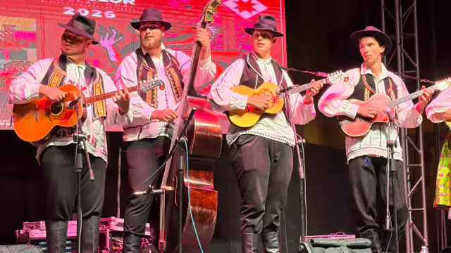 Escenario del Festival Zacatecas del Folclor Internacional con bailarines tradicionales