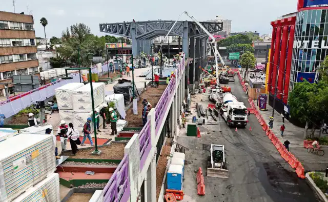 Imagen editorial de apoyo para la nota: Obras de CDMX rumbo al Mundial 2026 enfrentan alertas por seguridad y tiempos de entrega