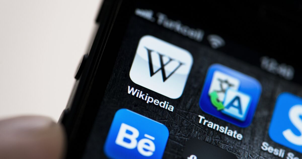 Wikipedia enfrenta amenaza de huelga tras despidos en su equipo de soporte técnico