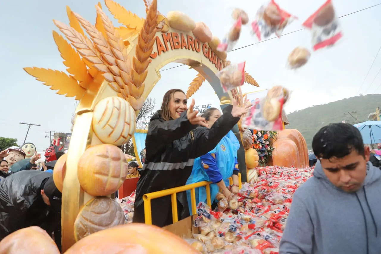 Acámbaro celebra la tradicional Lluvia de Pan en el marco de su 500 aniversario